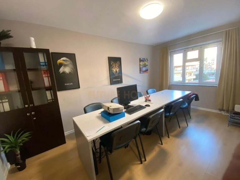 Tirane, jepet me qera apartament 1+1 Kati 3, 83 m² 600 € (Myslym Shyri)