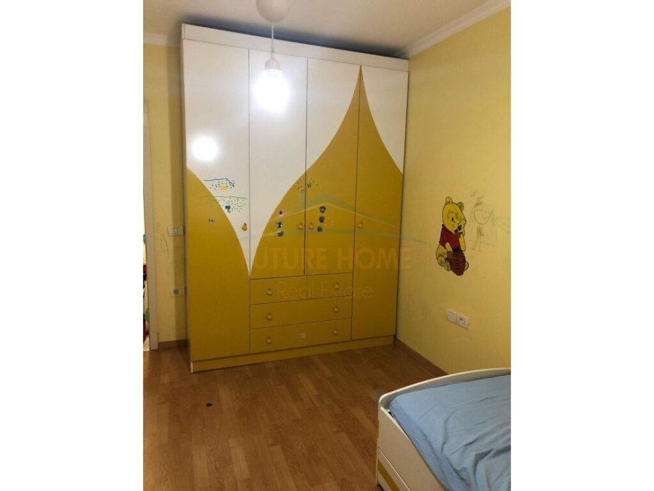 Tirane, jepet me qera apartament 3+1 Kati 7, 123 m² 600 € (Laprake)