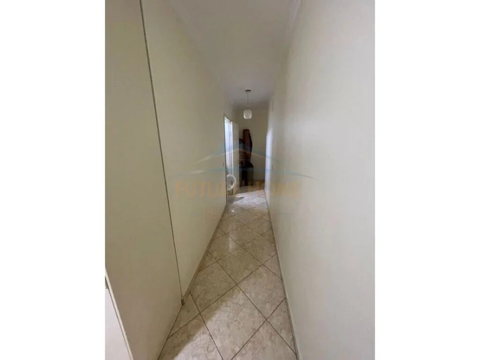 Tirane, jepet me qera apartament 3+1 Kati 7, 123 m² 600 € (LAPRAKE)