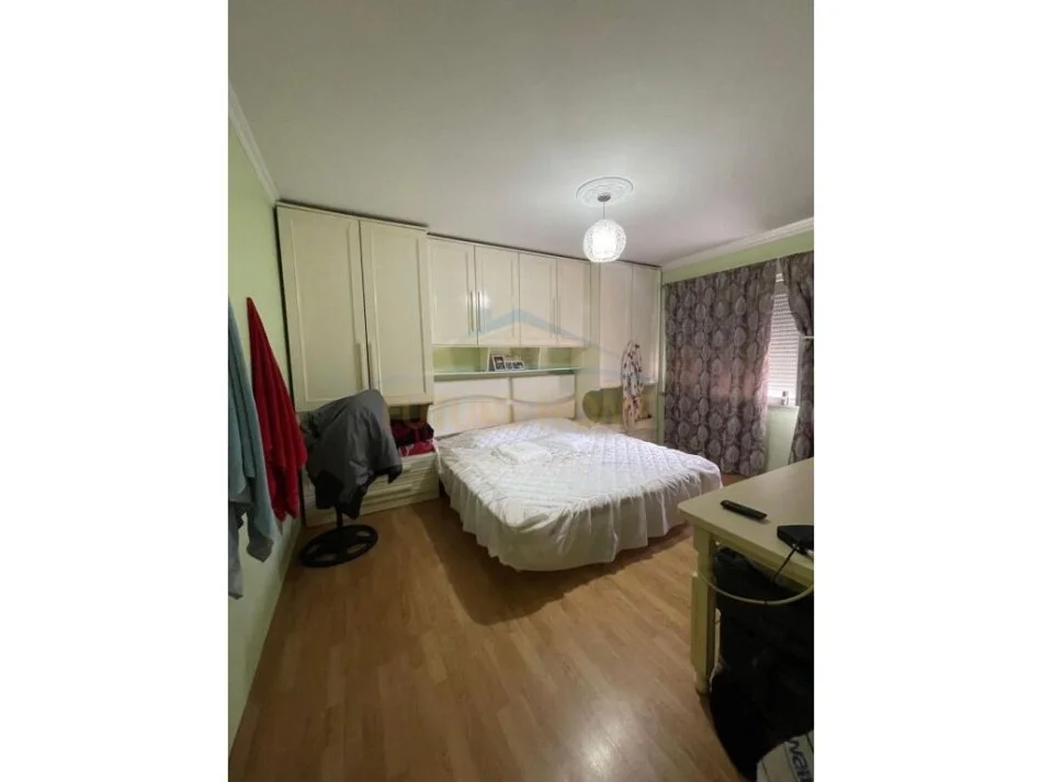 Tirane, jepet me qera apartament 3+1+Aneks+Ballkon Kati 7, 123 m² 600 € (Laprake)