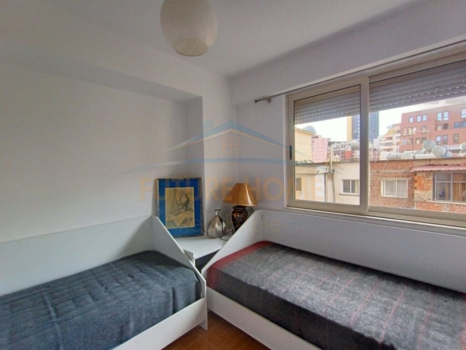 Tirane, jepet me qera apartament 1+1 Kati 4, 65 m² (rruga Isa Boletini)