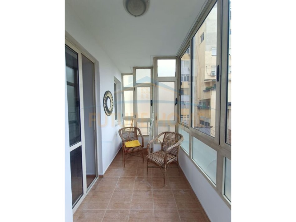 Tirane, jepet me qera apartament 1+1 Kati 4, 65 m² (rruga Isa Boletini)