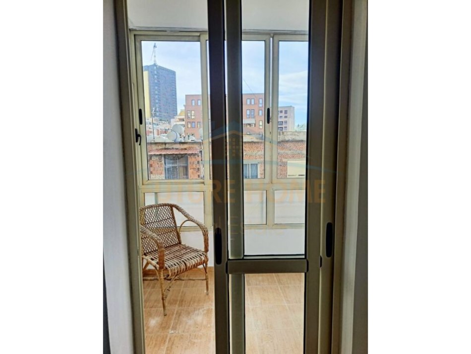 Tirane, jepet me qera apartament 1+1 Kati 4, 65 m² (rruga Isa Boletini)