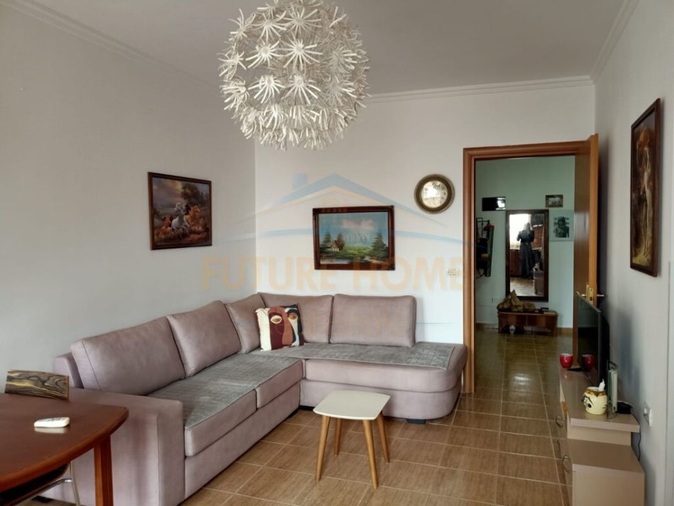 Tirane, jepet me qera apartament 1+1 Kati 4, 65 m² (rruga Isa Boletini)
