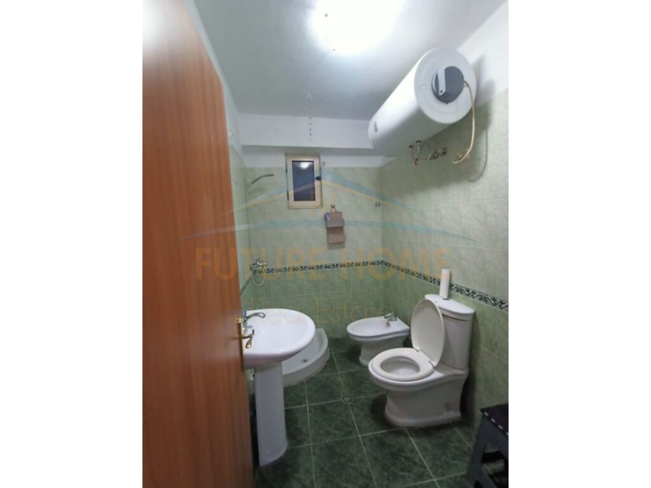Tirane, jepet me qera apartament 1+1 Kati 4, 65 m² (rruga Isa Boletini)