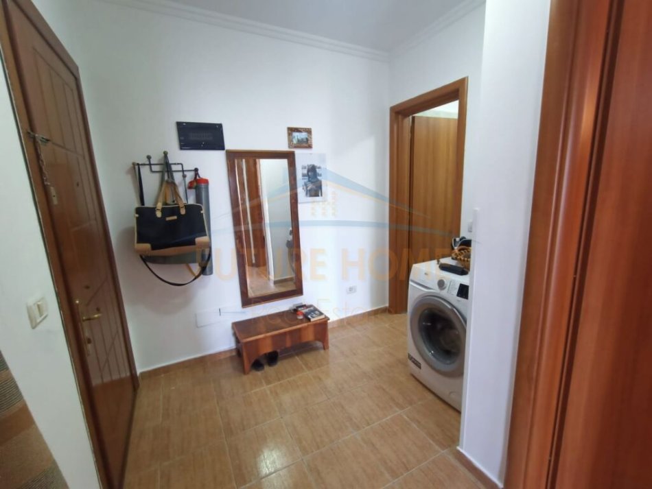 Tirane, jepet me qera apartament 1+1 Kati 4, 65 m² (rruga Isa Boletini)