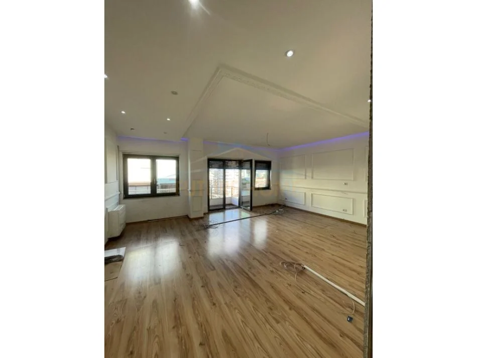 Tirane, jepet me qera apartament 2+1+Aneks+Ballkon Kati 6, 116 m² 1.150 € (Zogu i Zi)