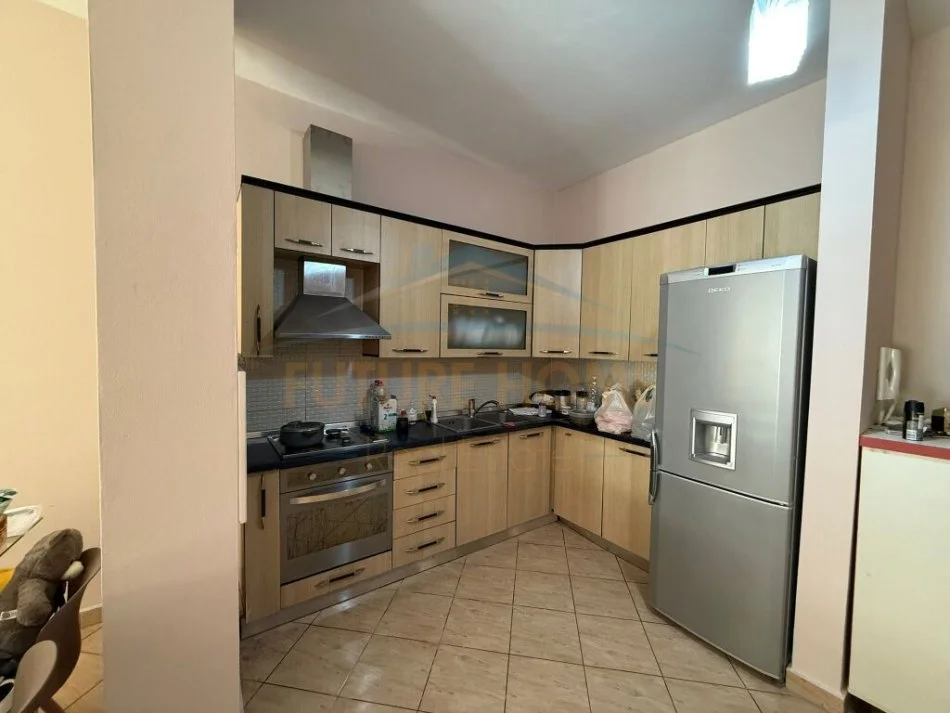 Tirane, shitet apartament 1+1+Ballkon Kati 6, 88 m² 70.000 € (Fresk)