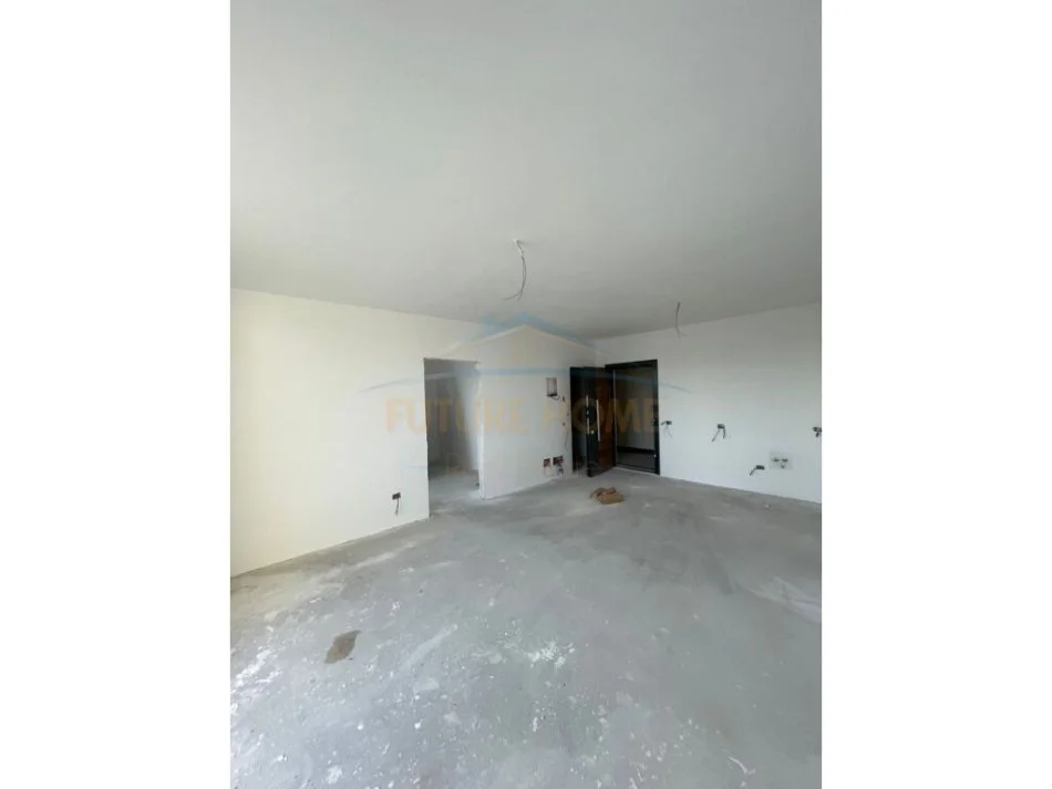 Tirane, shitet apartament 1+1+Ballkon Kati 4, 75 m² 67.000 € (Kamez)