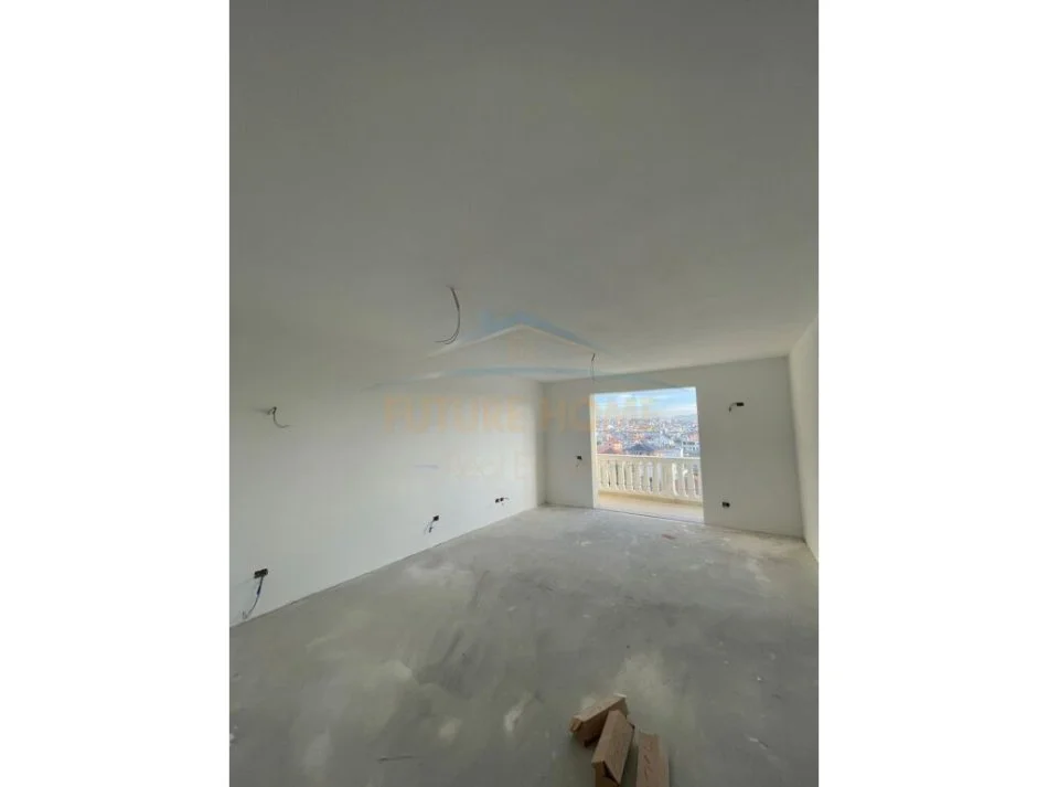 Tirane, shitet apartament 1+1+Ballkon Kati 4, 75 m² 67.000 € (Kamez)