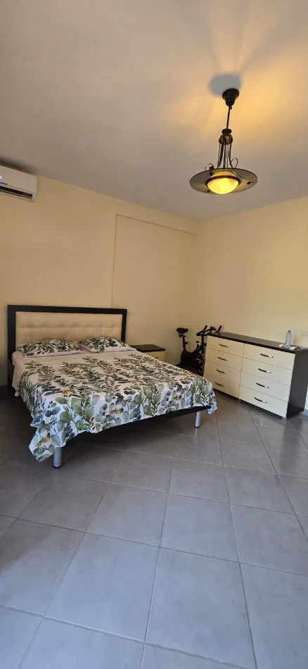 Tirane, jepet me qera apartament 1+1 , 480 € (Liqeni i thate , Kopshti botanik , Kopshti zoologjik)