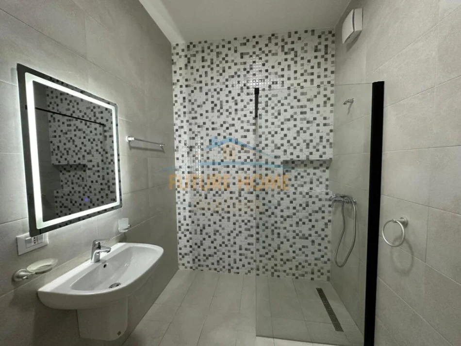 Tirane, jepet me qera apartament 2+1+Aneks+Ballkon Kati 3, 110 m² 1.400 € (Rruga e Kavajes)