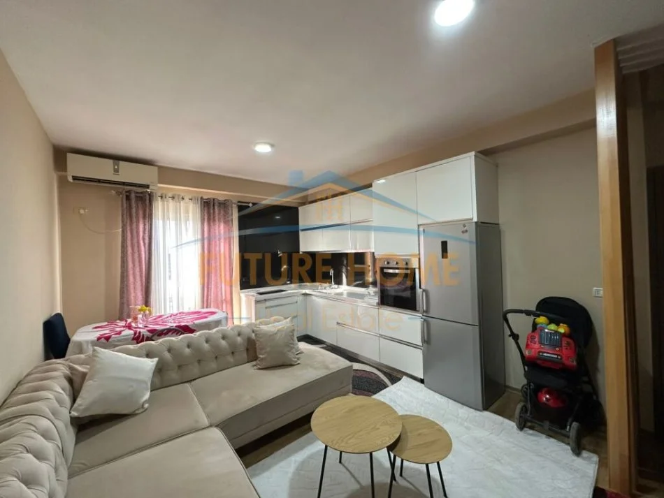 Tirane, shitet apartament 2+1 Kati 4, 75 m² 110.000 € (Porcelan)