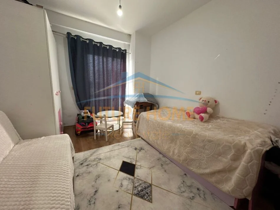 Tirane, shitet apartament 2+1 Kati 4, 75 m² 110.000 € (Porcelan)