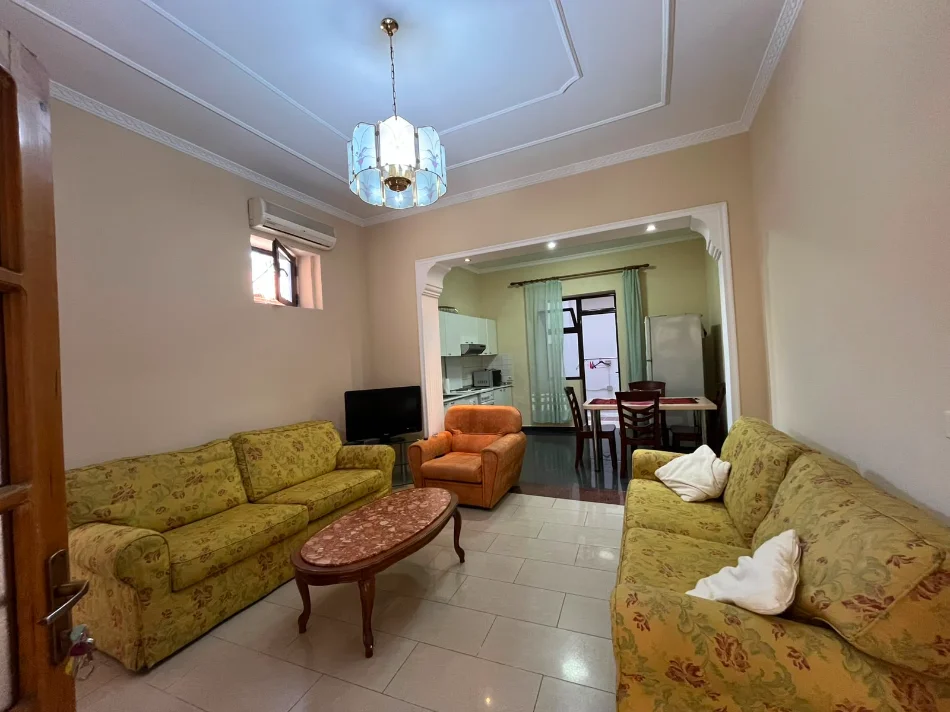 Tirane, jepet me qera apartament 1+1 Kati 1, 82 m² 500 € (Rruda e Dibres)
