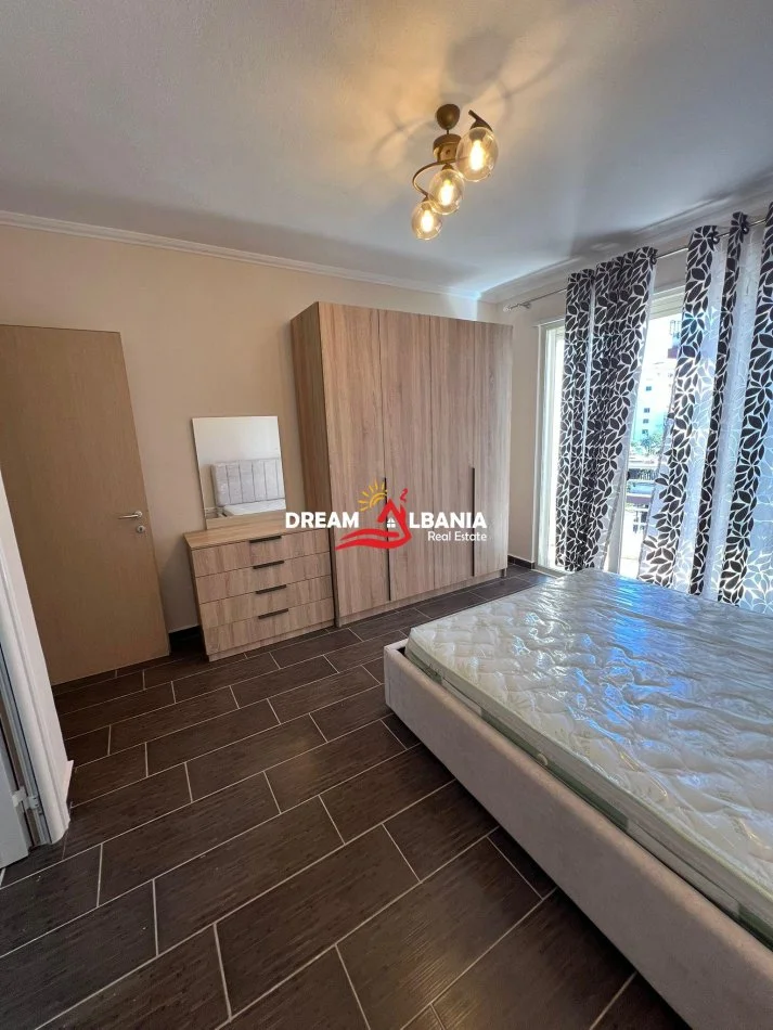Tirane, jepet me qera apartament 2+1 , 114 m² 450 € (Yzberisht)