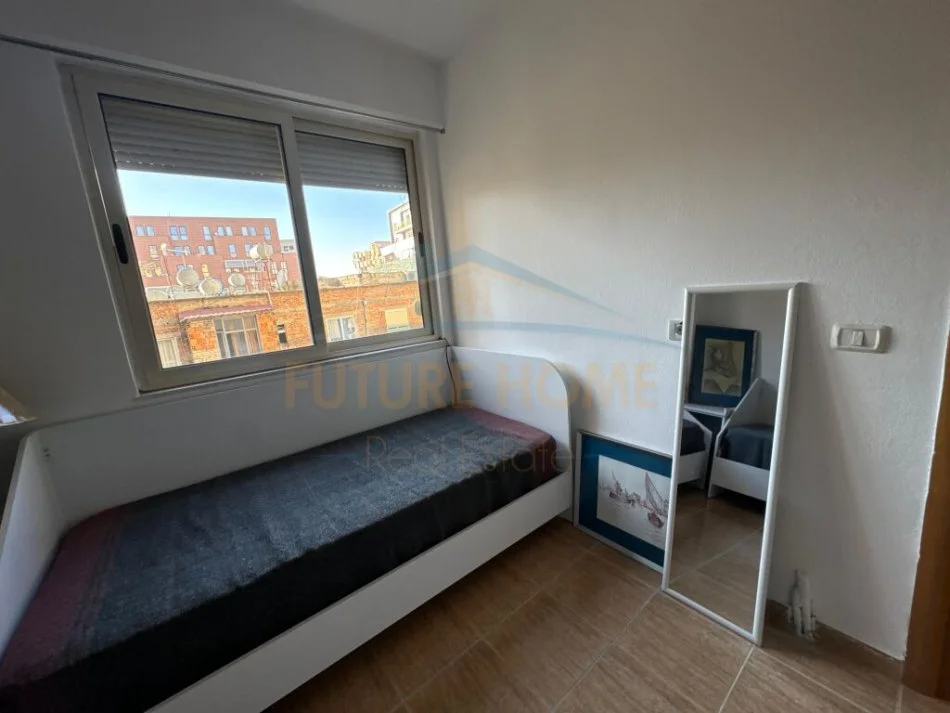 Tirane, jepet me qera apartament 2+1 Kati 5, 65 m² 550 € (Rruga E Barikadave)