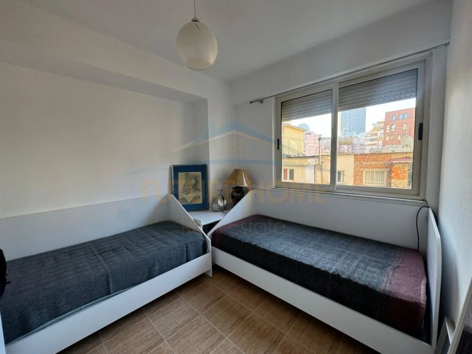 Tirane, jepet me qera apartament 2+1 Kati 5, 65 m² 550 € (Rruga E Barikadave)