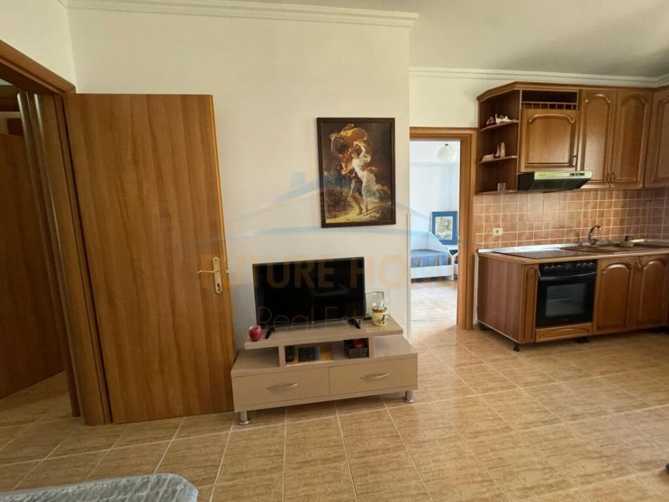 Tirane, jepet me qera apartament 2+1 Kati 5, 65 m² 550 € (Rruga E Barikadave)