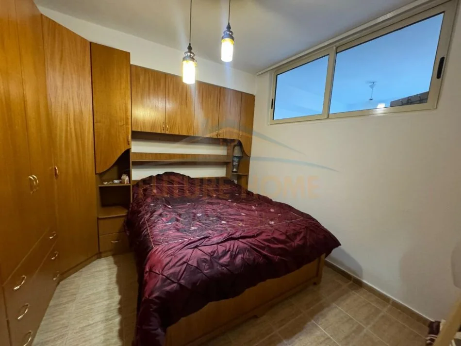 Tirane, jepet me qera apartament 2+1 Kati 5, 65 m² 550 € (Rruga E Barikadave)