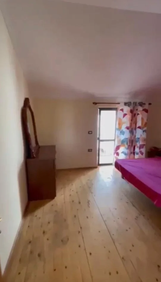 Tirane, jepet me qera apartament 2+1+Ballkon Kati 3, 100 m² 450 € 