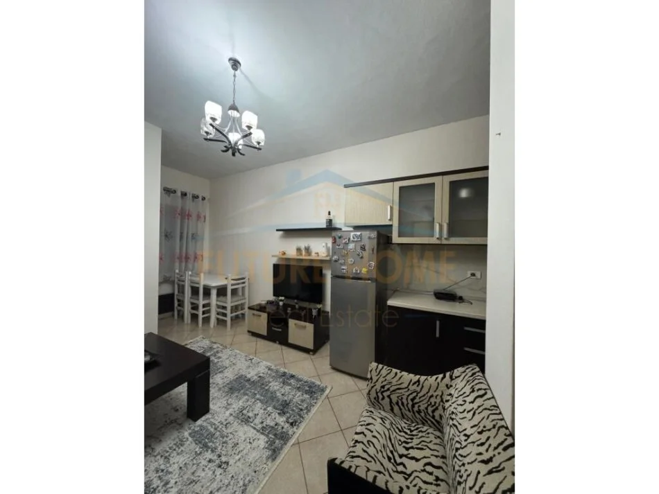 Tirane, jepet me qera apartament 1+1 Kati 4, 58 m² 450 € (Ish Parku i Autobuzave)