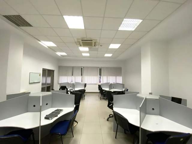 Tirane, jepet me qera zyre Kati 1, 160 m² 1.400 Euro (Ruga e Kavajes)
