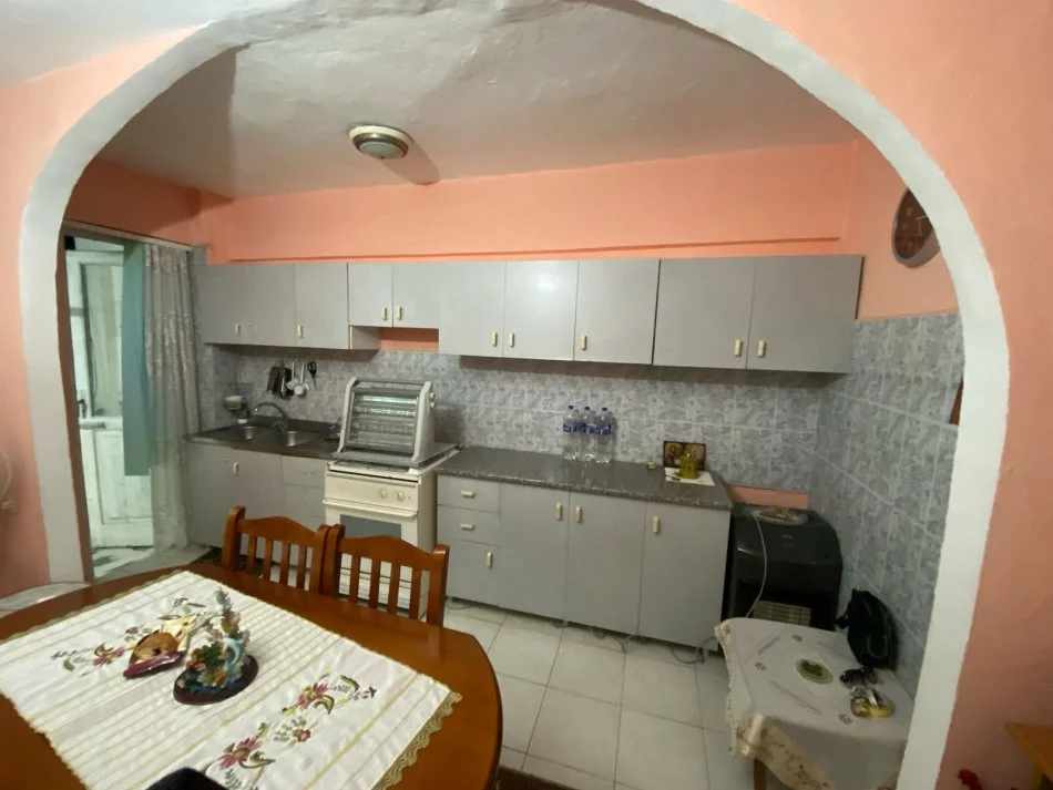 Durres, shitet apartament 2+1+Ballkon Kati 4, 83 m² 73.000 € (Lagja 16 Durres)