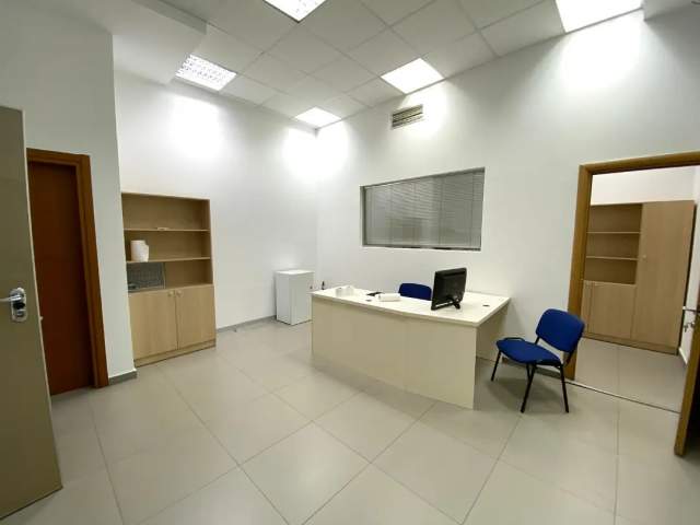 Tirane, jepet me qera zyre Kati 1, 160 m² 1.400 Euro (Ruga e Kavajes)