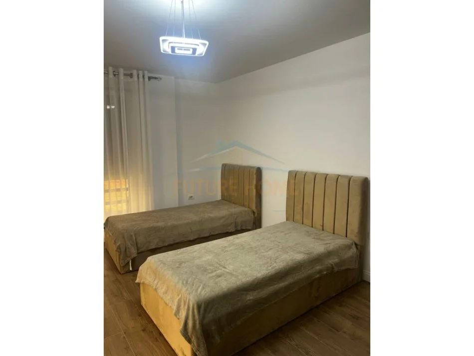 Tirane, jepet me qera apartament 2+1+Ballkon Kati 4, 130 m² 800 € (Rruga e Dibres)