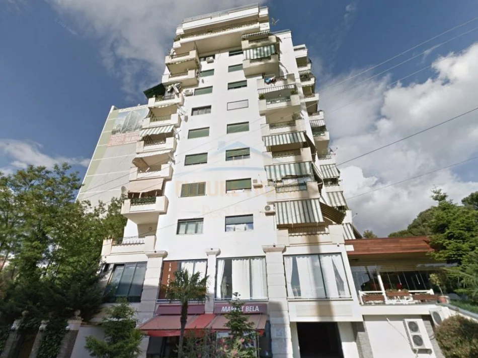 Tirane, jepet me qera zyre Kati 5, 240 m² 4.000 € (Stadiumi AIR ALBANIA)
