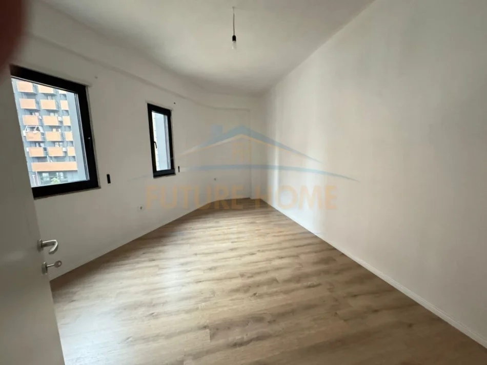 Tirane, jepet me qera apartament 2+1+Aneks Kati 1, 119 m² 600 € (UNAZA E RE)