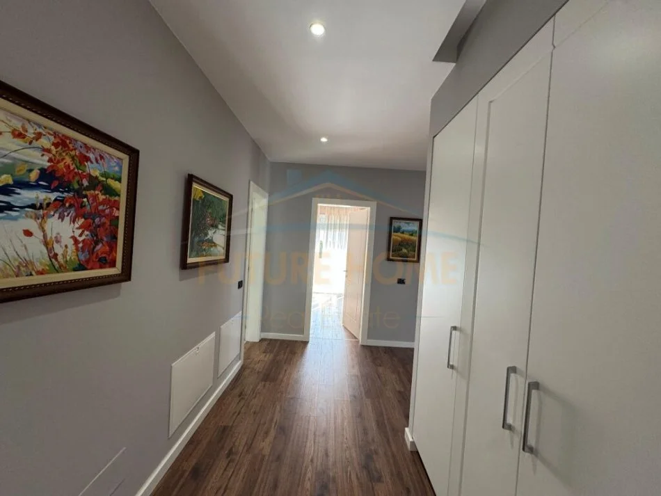 Kavaje, shitet 3+1 Kati 8, 150 m² 175.000 € 