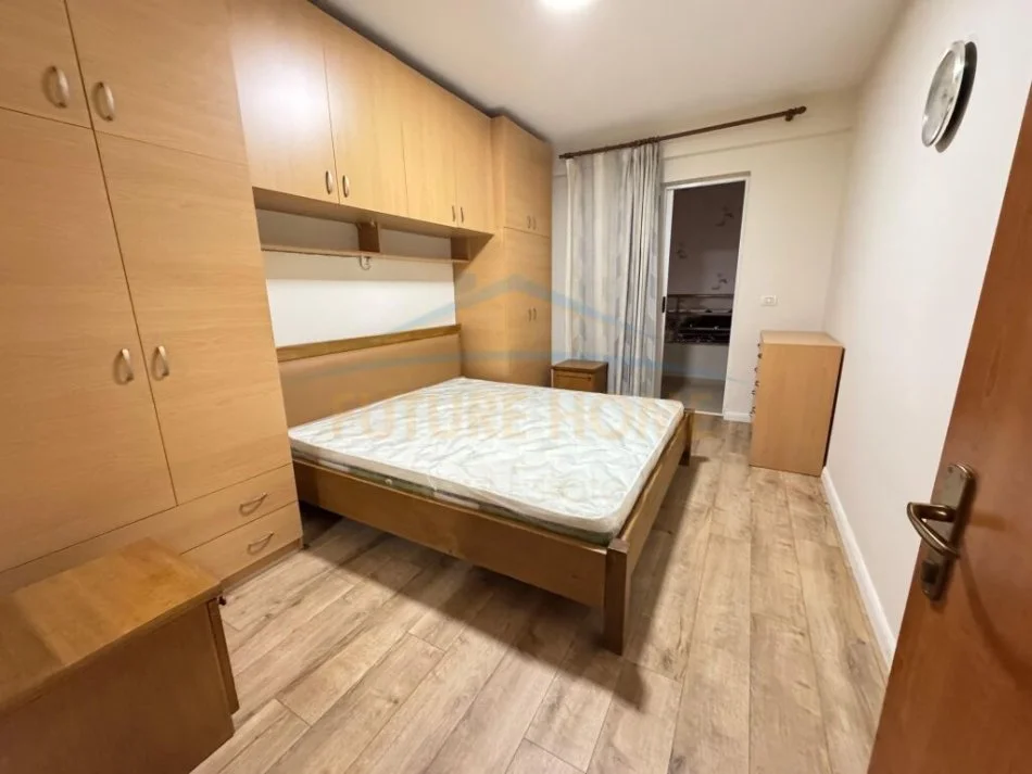 Tirane, jepet me qera apartament 1+1+Aneks Kati 1, 60 m² 450 € (Unaza e Re)