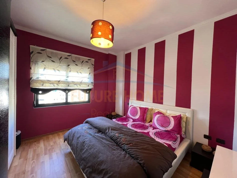 Durres, jepet me qera apartament 2+1+Ballkon Kati 6, 115 m² 400 € (PRANE KOPSHTIT SOTIR NOKA)