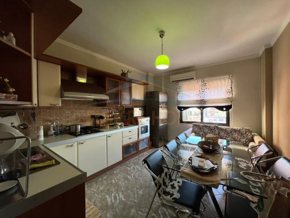 Durres, jepet me qera apartament 2+1 Kati 7, 115 m² 400 € (Kopshti Sotir Noka)