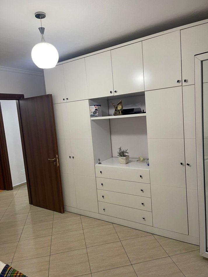 Tirane, jepet me qera apartament 2+1 Kati 7, 100 m² 700 € (Bulevardi i Ri / Rruga Filip Jano)