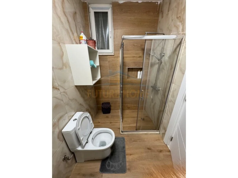 Tirane, jepet me qera apartament 2+1+Ballkon Kati 1, 75 m² 700 € (Selite)