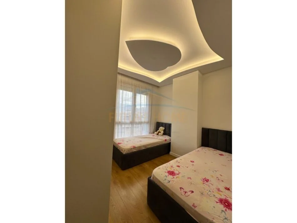 Tirane, jepet me qera apartament 2+1+Ballkon Kati 1, 75 m² 700 € (Selite)