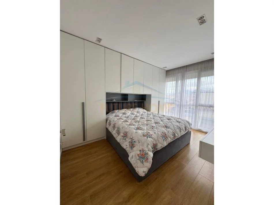 Tirane, jepet me qera apartament 2+1+Ballkon Kati 1, 75 m² 700 € (Selite)