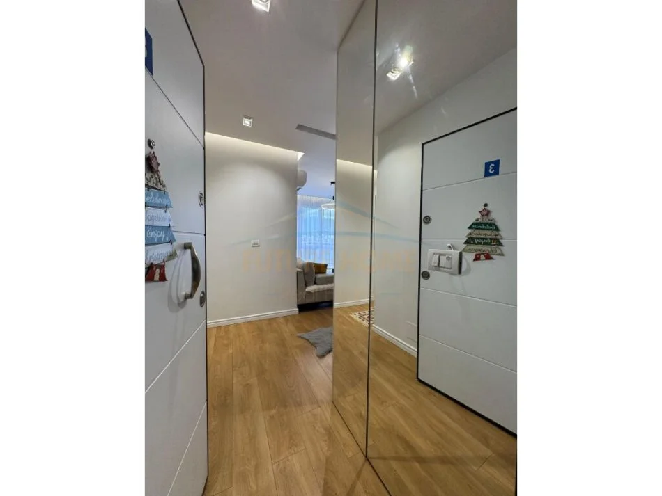 Tirane, jepet me qera apartament 2+1+Ballkon Kati 1, 75 m² 700 € (Selite)