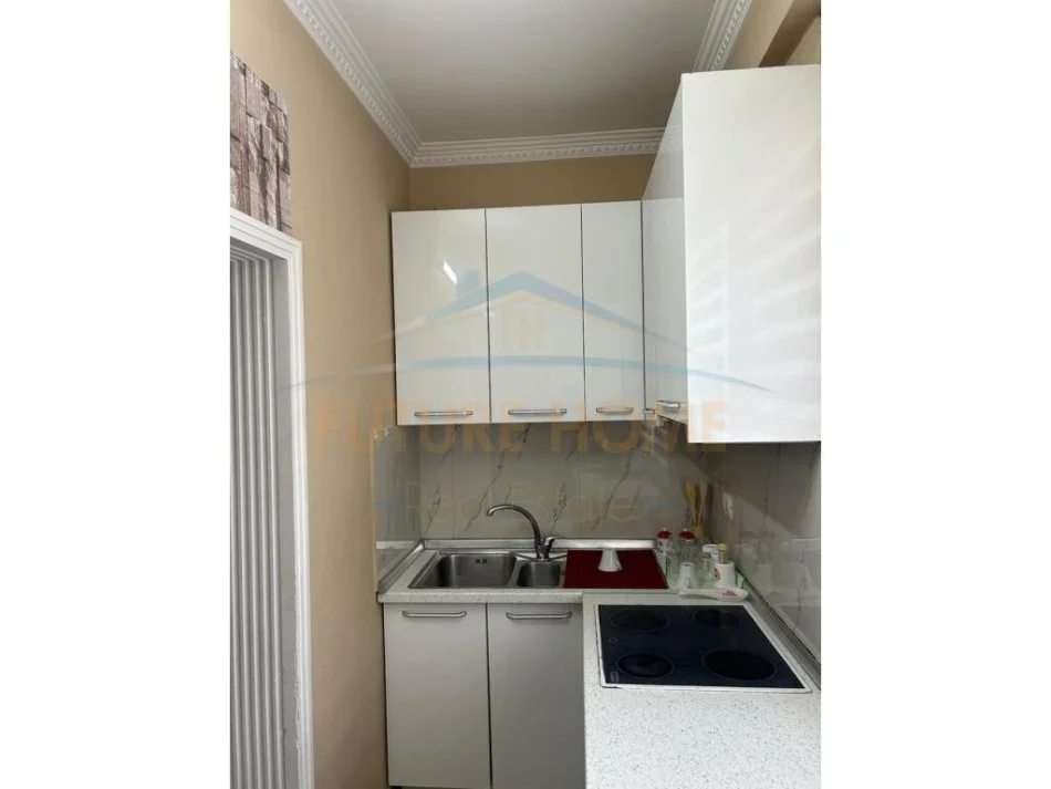 Tirane, shitet apartament 1+1 Kati 3, 53 m² 120.000 € (Xhamlliku)