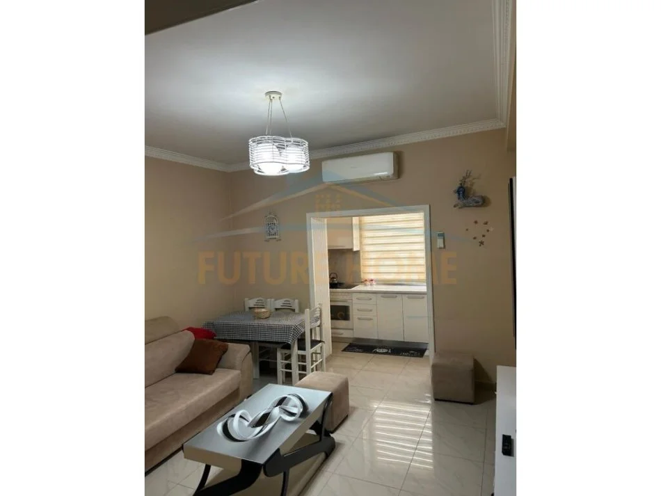 Tirane, shitet apartament 1+1 Kati 3, 53 m² 120.000 € (Xhamlliku)