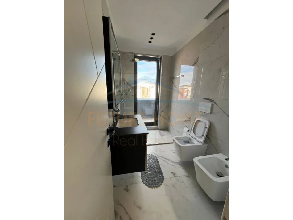 Tirane, jepet me qera apartament 2+1+Aneks+Ballkon Kati 5, 125 m² 1.500 € (Rruga Riza Cerova)