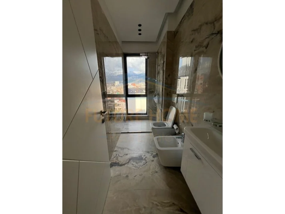 Tirane, jepet me qera apartament 2+1+Aneks+Ballkon Kati 5, 125 m² 1.500 € (Rruga Riza Cerova)