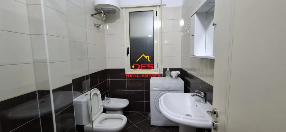 Vlore, jepet me qera apartament 1+1+Ballkon Kati 6, 70 m² 330 € (Rruga Sadik Zotaj)