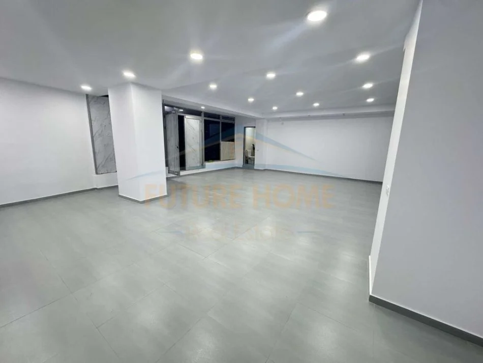 Tirane, jepet me qera ambjent biznesi Kati -1, 85 m² 410 € (UNAZA E RE)