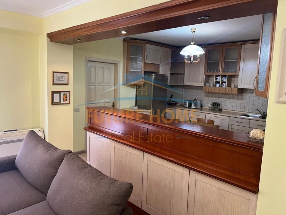 Tirane, jepet me qera apartament 2+1+Aneks+Ballkon Kati 4, 114 m² 1.000 € (BULEVARDI ZOGI I PARE)