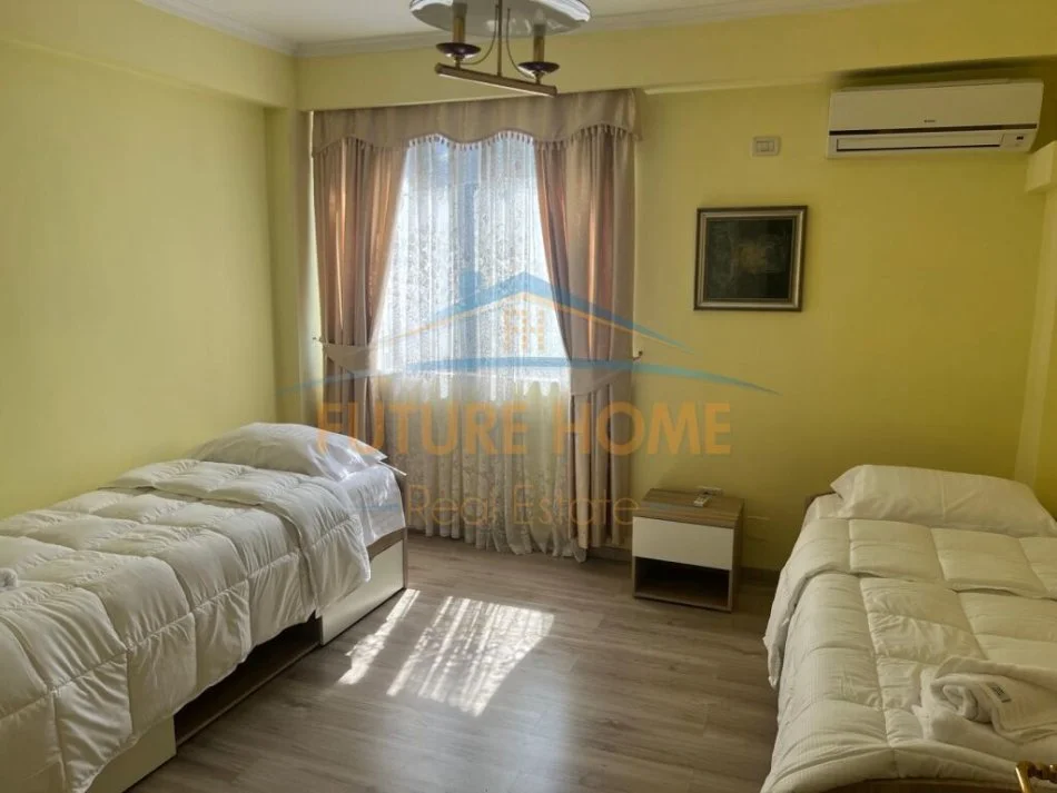 Tirane, jepet me qera apartament 2+1+Aneks+Ballkon Kati 4, 114 m² 1.000 € (BULEVARDI ZOGI I PARE)