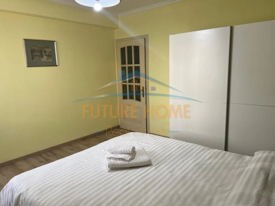 Tirane, jepet me qera apartament 2+1+Aneks+Ballkon Kati 4, 114 m² 1.000 € (BULEVARDI ZOGI I PARE)